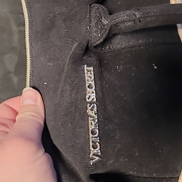 Victoria Secret - Picture 1 of 3